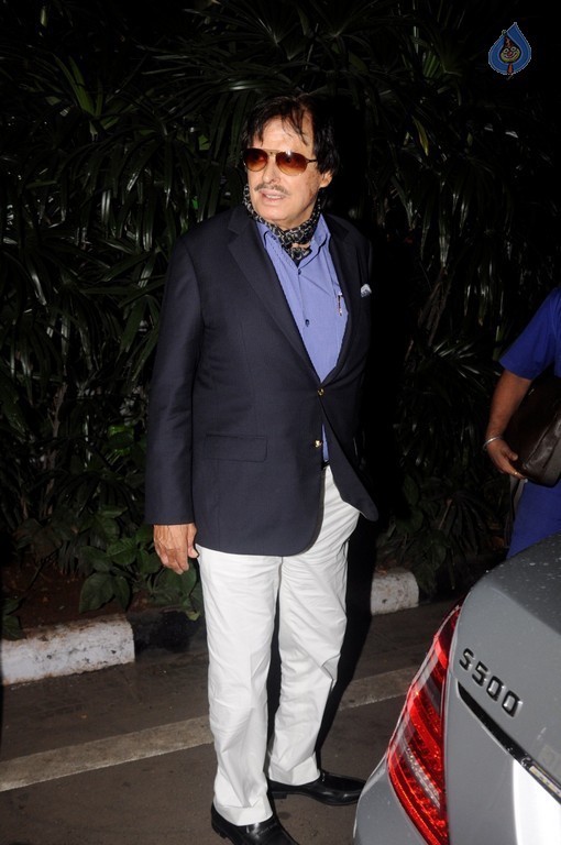 Bollywood Celebrities Spotted at Airport - 14 / 41 photos