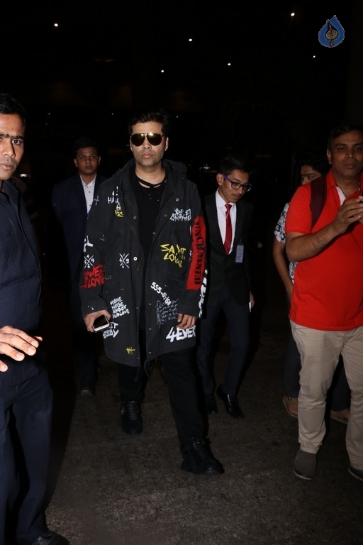 Bollywood Celebrities Spotted at Airport - 29 / 40 photos