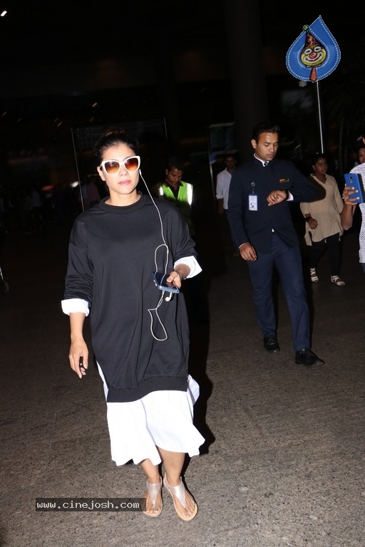 Bollywood Celebrities Spotted at Airport - 11 / 34 photos