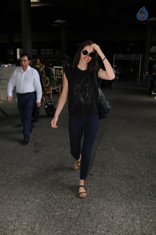Bollywood Celebrities Spotted at Airport Images - 6 / 18 photos