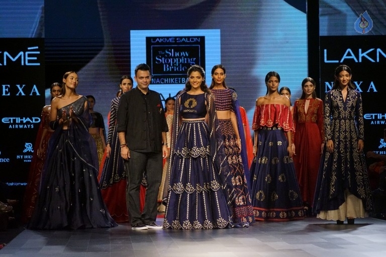 Bollywood Celebrities Walk the Ramp For LFW Winter Festive 2017 - 11 / 55 photos