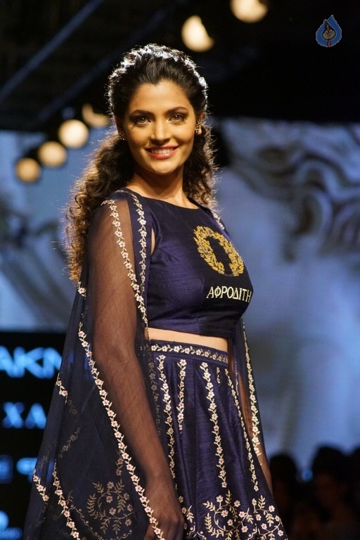 Bollywood Celebrities Walk the Ramp For LFW Winter Festive 2017 - 18 / 55 photos