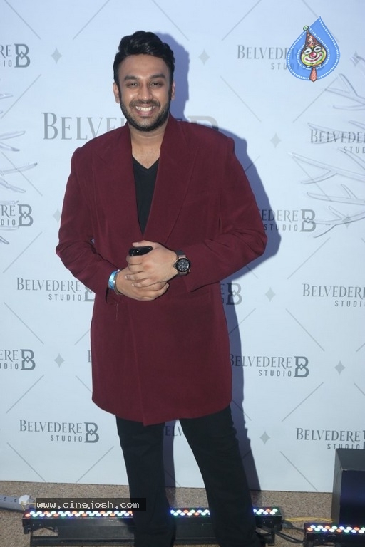 Bollywood Celebs At Belvedere Studio - 15 / 21 photos