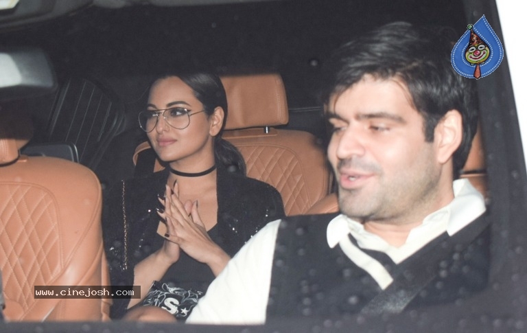 Bollywood Celebs At Karan Johar Christmas Party - 15 / 15 photos