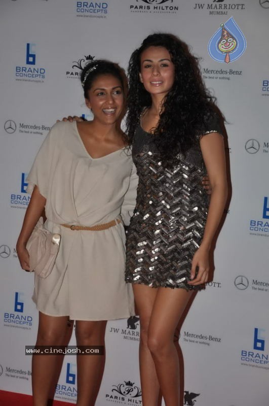 Bollywood Celebs at Paris Hilton Party - 33 / 82 photos