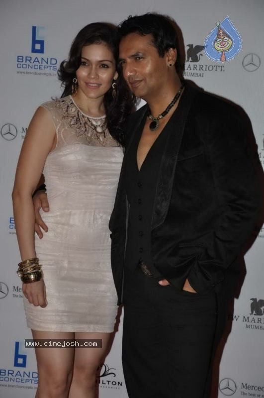 Bollywood Celebs at Paris Hilton Party - 36 / 82 photos