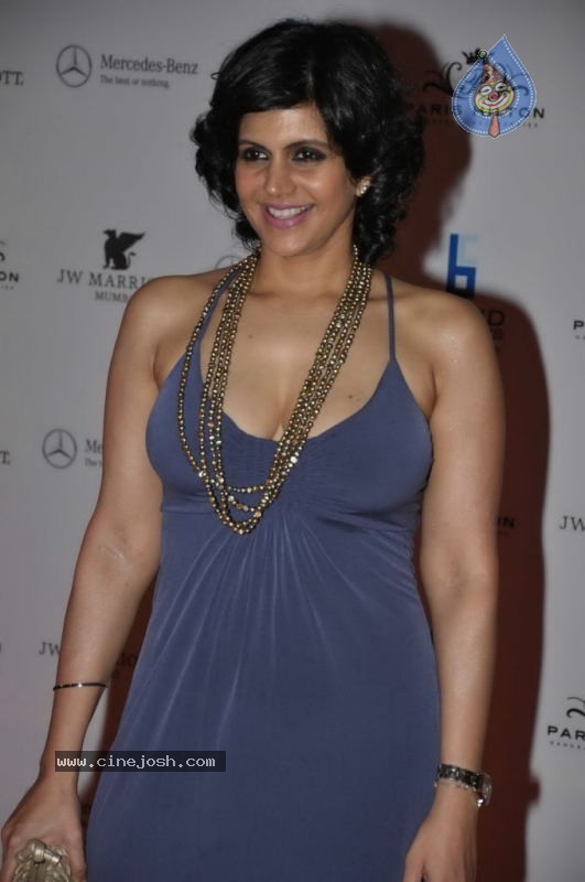 Bollywood Celebs at Paris Hilton Party - 48 / 82 photos