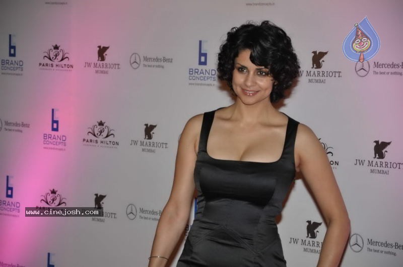 Bollywood Celebs at Paris Hilton Party - 67 / 82 photos