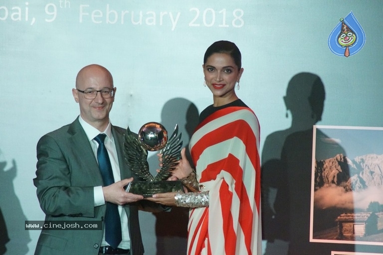 Bollywood celebs At Red Carpet Of Volare Awards 2018 - 3 / 21 photos