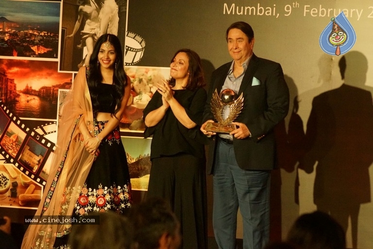 Bollywood celebs At Red Carpet Of Volare Awards 2018 - 20 / 21 photos