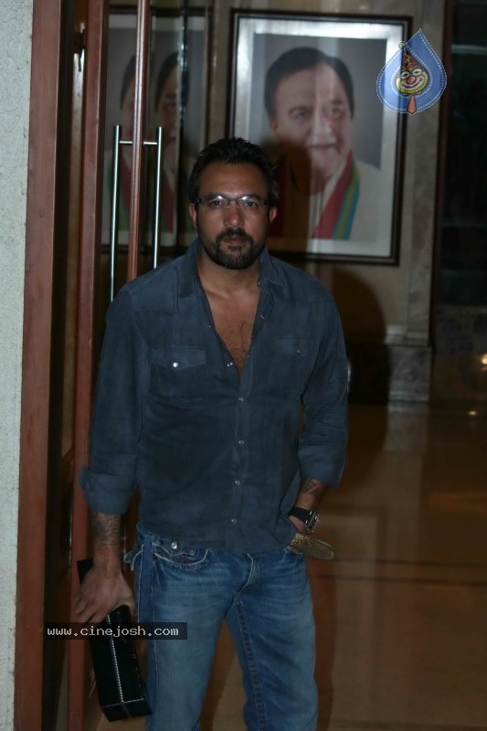 Bollywood Celebs at Sanjay Dutt's Wedding Anniversary Party - 5 / 42 photos