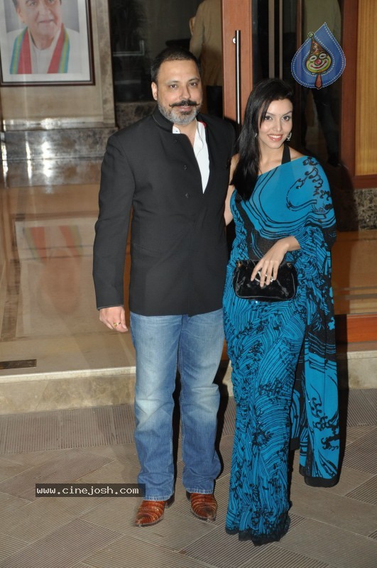 Bollywood Celebs at Sanjay Dutt's Wedding Anniversary Party - 17 / 42 photos