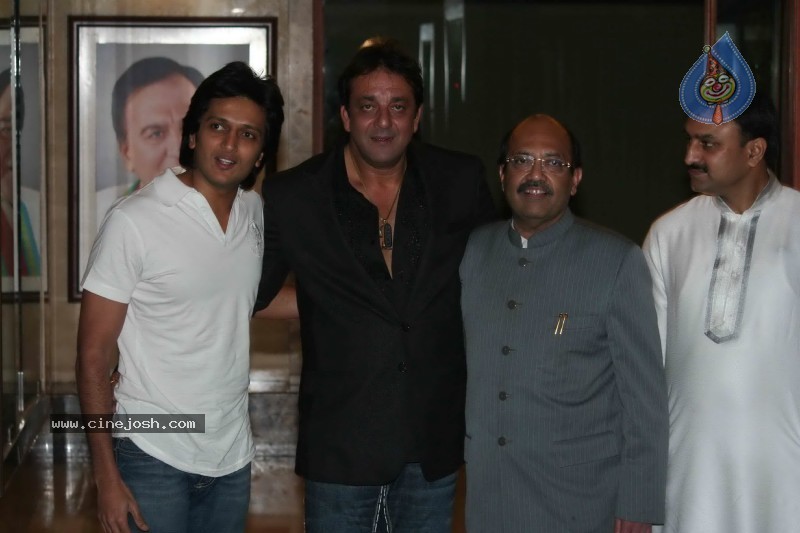 Bollywood Celebs at Sanjay Dutt's Wedding Anniversary Party - 41 / 42 photos