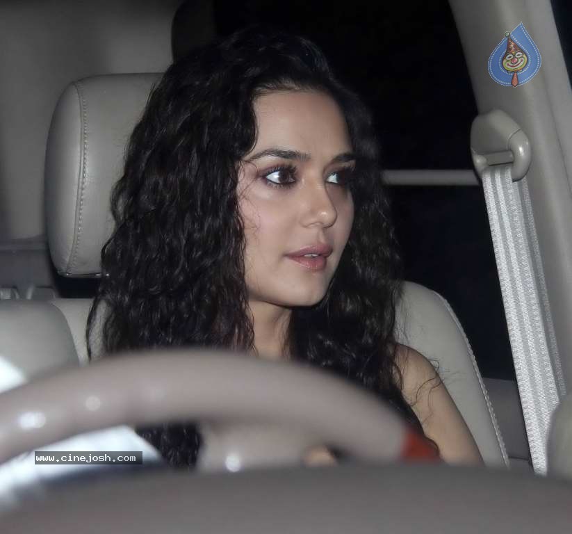 Celebs at Shilpa Shetty Birthday Party  - 57 / 80 photos