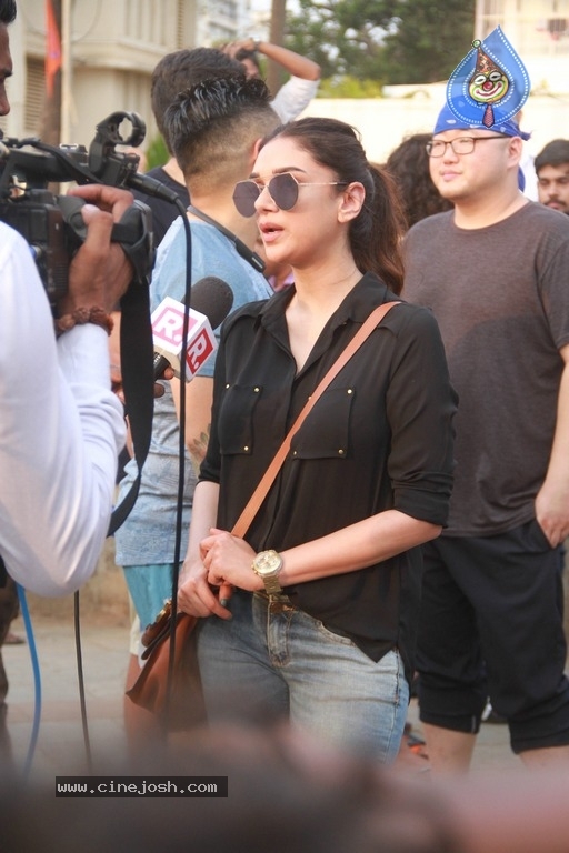 Bollywood Celebs Attend The Protest March - 16 / 21 photos