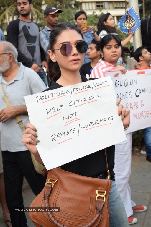 Bollywood Celebs Attend The Protest March - 20 / 21 photos