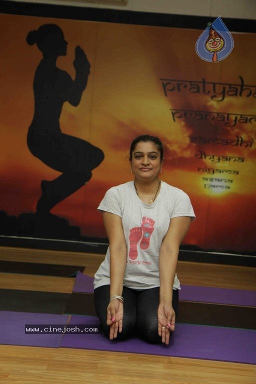 Bollywood Celebs Celebrates International Yoga Day - 17 / 76 photos