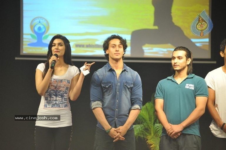 Bollywood Celebs Celebrates International Yoga Day - 32 / 76 photos