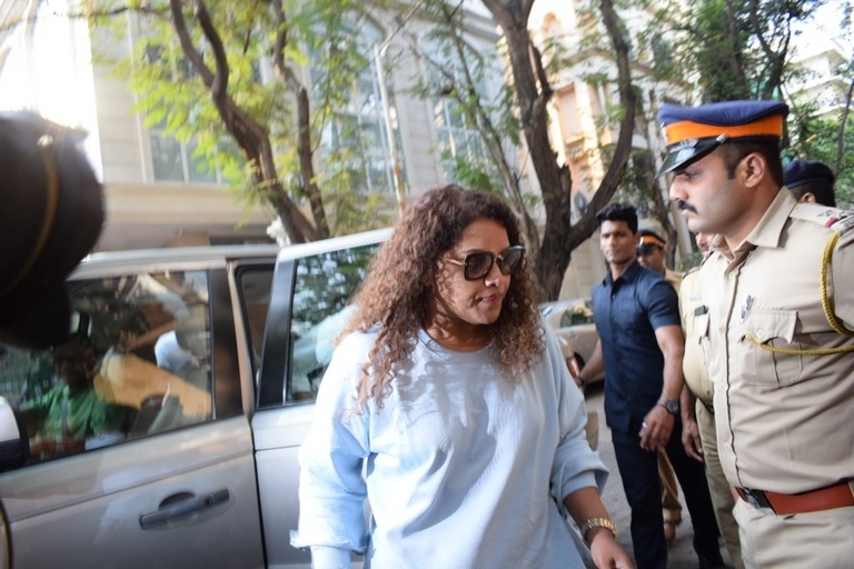 Sridevi Death- Celebs Visit Anil Kapoor Set 1 - 4 / 21 photos