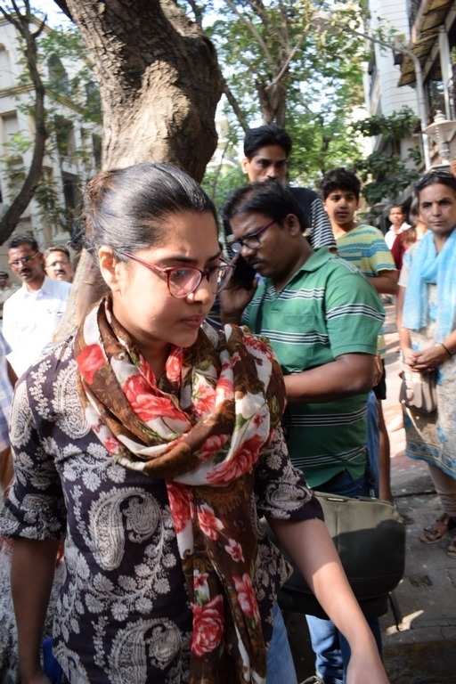 Sridevi Death- Celebs Visit Anil Kapoor Set 1 - 13 / 21 photos