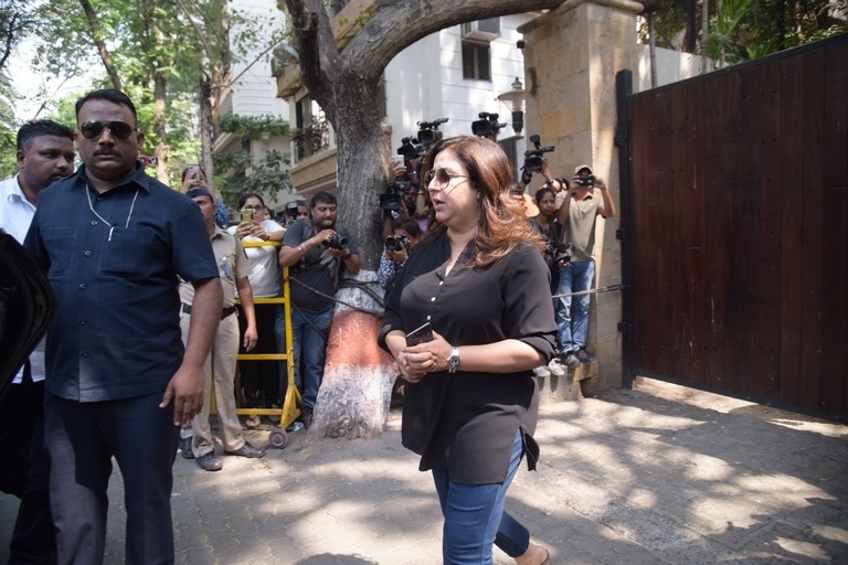 Sridevi Death- Celebs Visit Anil Kapoor Set 2 - 6 / 15 photos