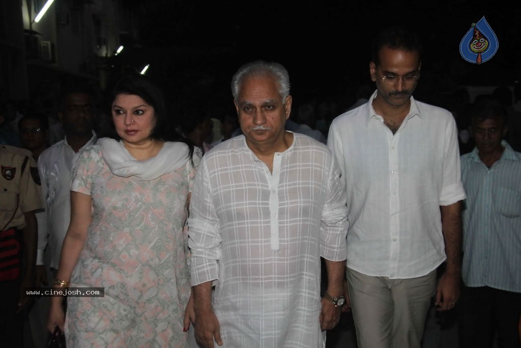 Bollywood Pays Tribute to Dev Anand - 24 / 69 photos