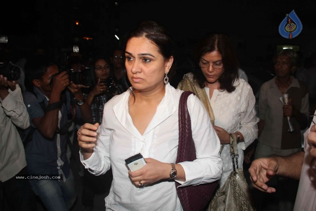 Bollywood Pays Tribute to Dev Anand - 25 / 69 photos