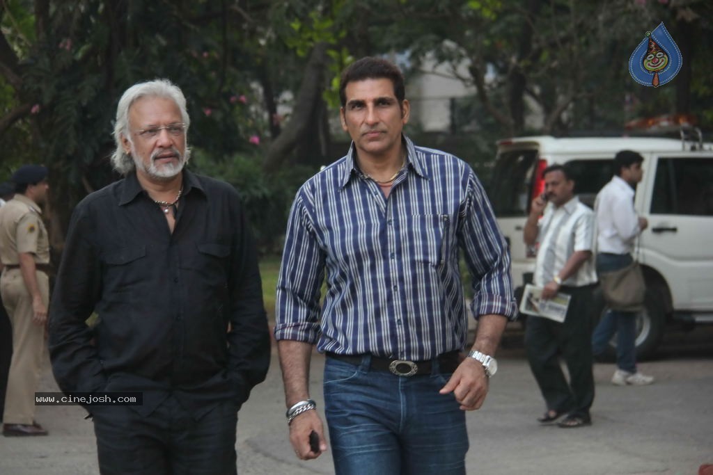 Bollywood Pays Tribute to Dev Anand - 32 / 69 photos
