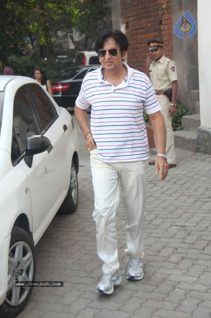 Bollywood Pays Tribute to Dev Anand - 35 / 69 photos