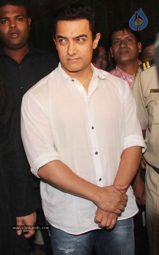 Bollywood Pays Tribute to Dev Anand - 41 / 69 photos