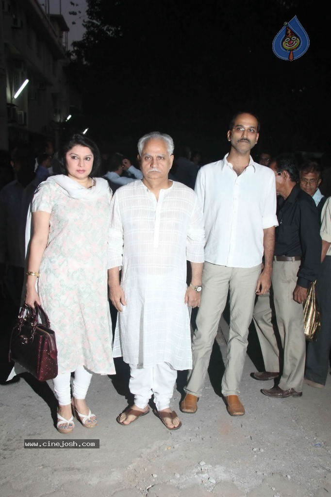 Bollywood Pays Tribute to Dev Anand - 65 / 69 photos