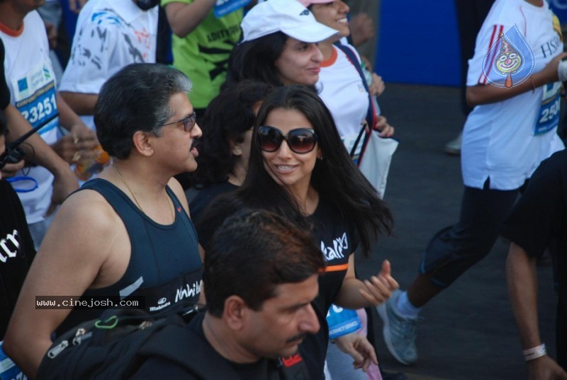 Bollywood Runs For 7th Standard Chartered Mumbai Marathon - 9 / 36 photos
