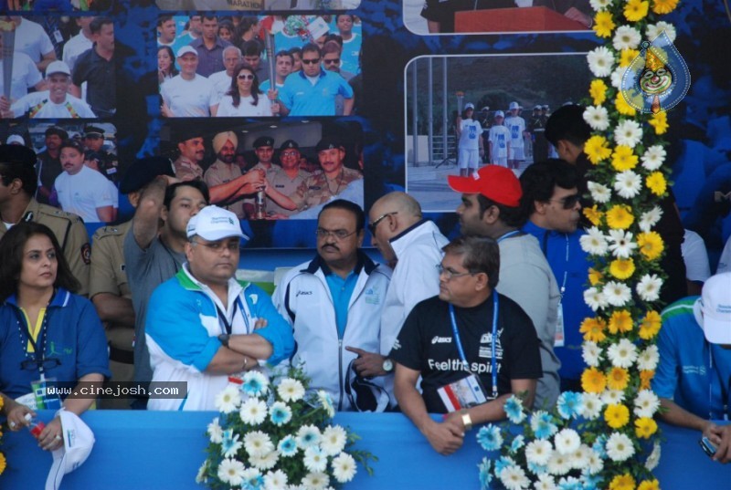 Bollywood Runs For 7th Standard Chartered Mumbai Marathon - 14 / 36 photos