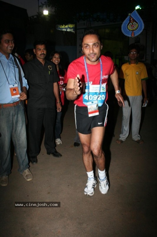 Bollywood Runs For 7th Standard Chartered Mumbai Marathon - 32 / 36 photos