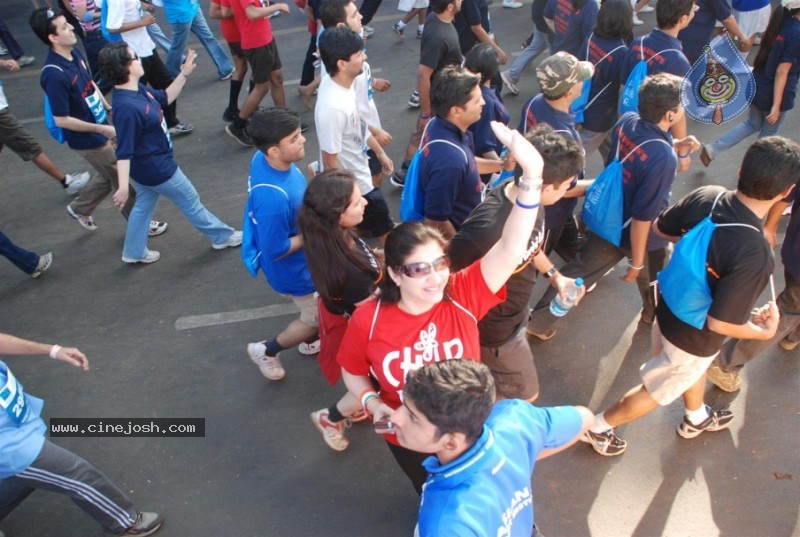 Bollywood Runs For 7th Standard Chartered Mumbai Marathon - 33 / 36 photos
