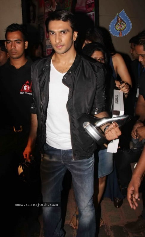 Bollywood Stars at Cosmopolitan Awards - 6 / 100 photos
