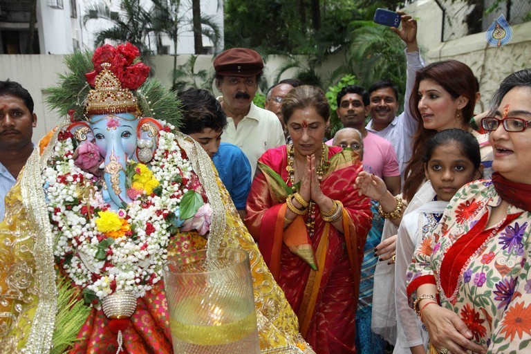 Bollywood Stars at Ganpati Visarjan Event - 2 / 31 photos