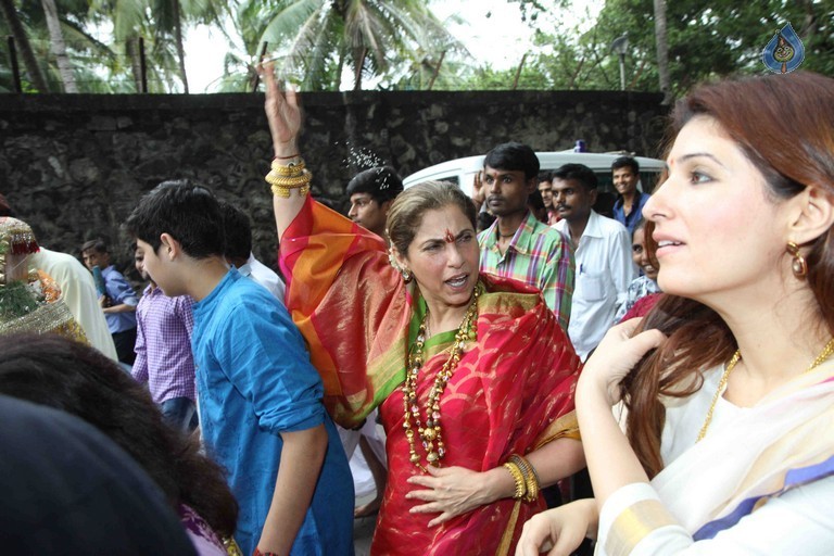 Bollywood Stars at Ganpati Visarjan Event - 14 / 31 photos