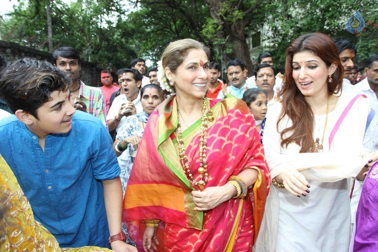 Bollywood Stars at Ganpati Visarjan Event - 25 / 31 photos