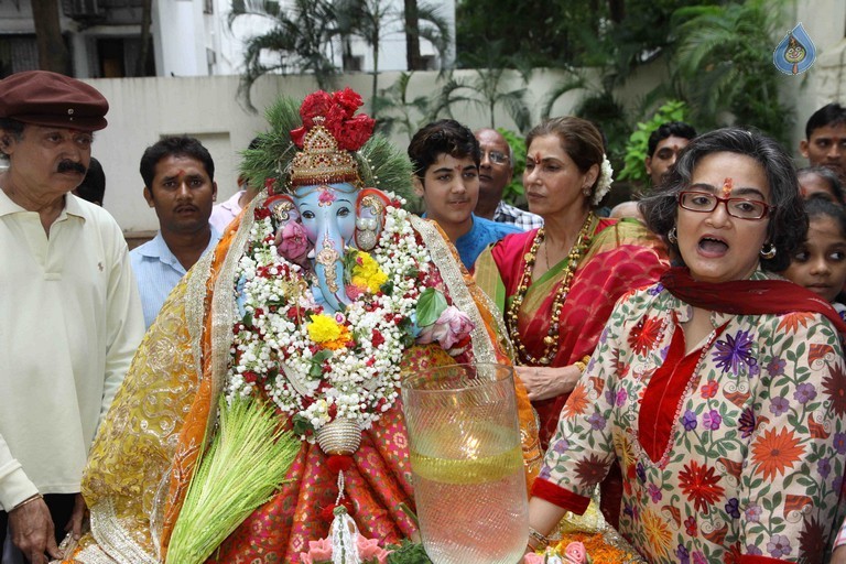 Bollywood Stars at Ganpati Visarjan Event - 26 / 31 photos