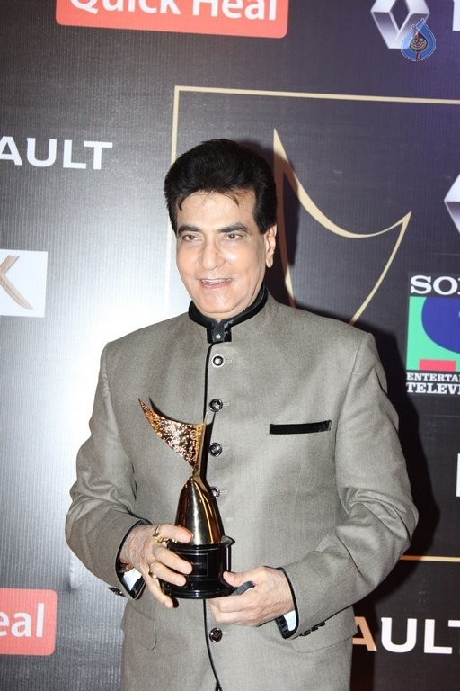 Bollywood Stars at Guild Film Awards 2015 - 30 / 42 photos