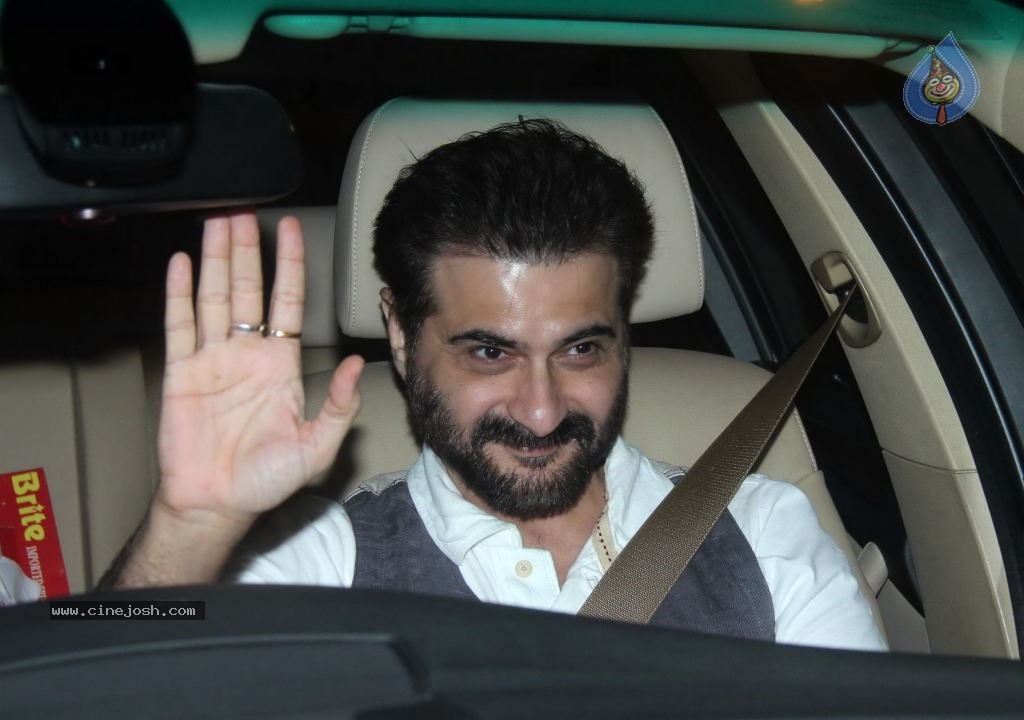 Bollywood Stars at Karan Johar Birthday Bash - 33 / 72 photos