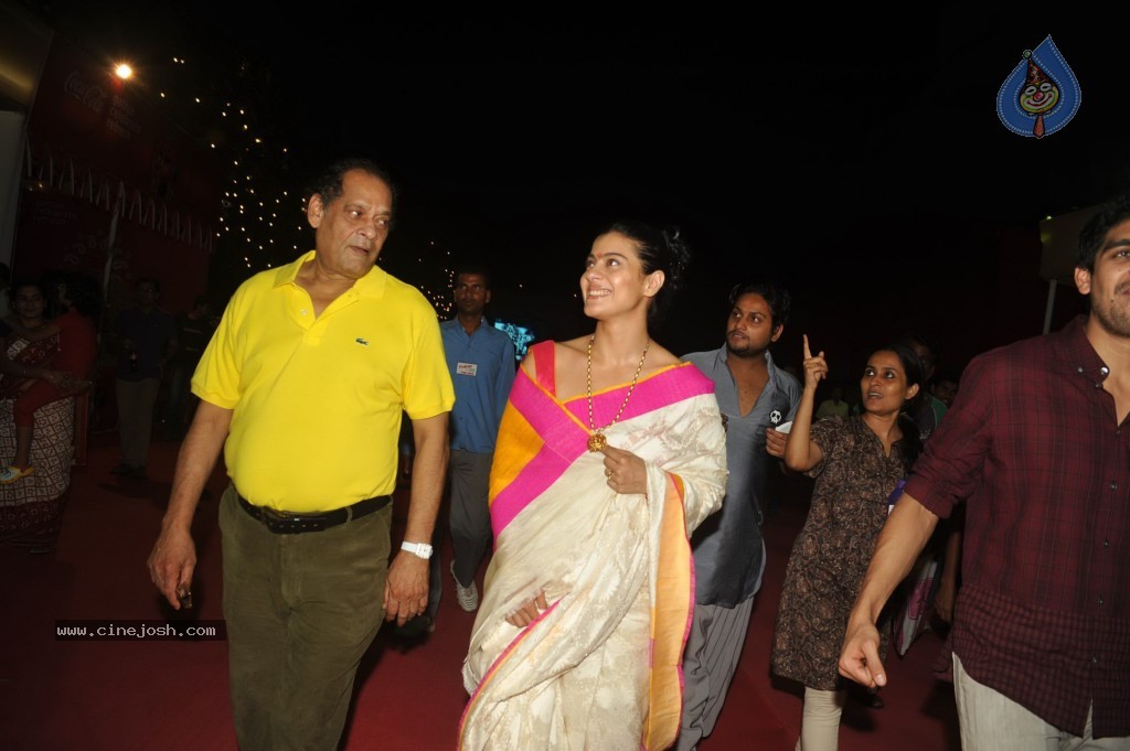 Bollywood Stars at Navarathri Celebrations - 10 / 79 photos