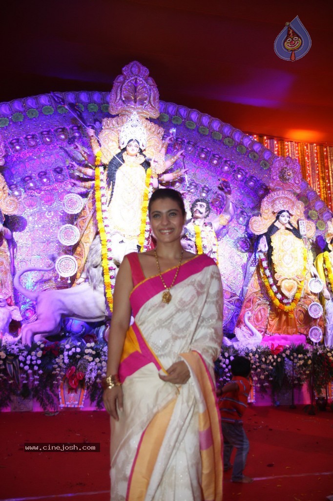 Bollywood Stars at Navarathri Celebrations - 47 / 79 photos