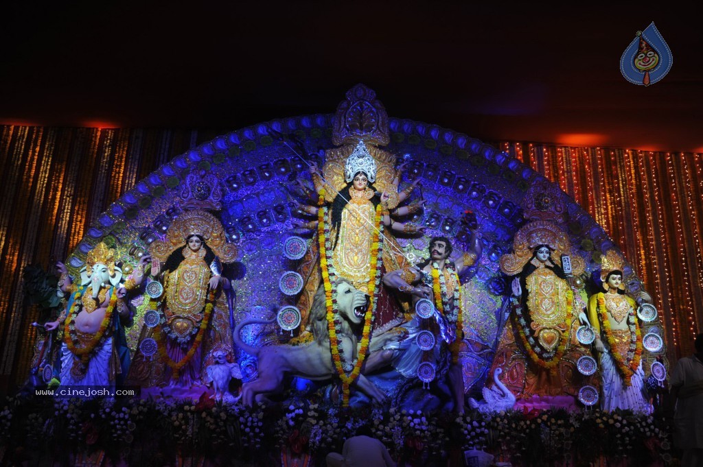 Bollywood Stars at Navarathri Celebrations - 72 / 79 photos