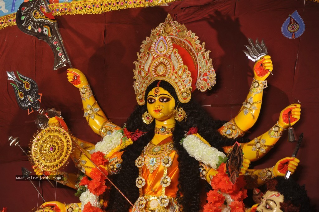 Bollywood Stars at Navarathri Celebrations - 73 / 79 photos