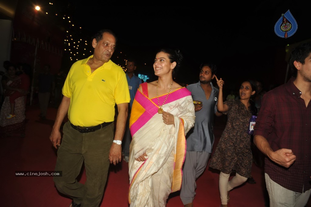 Bollywood Stars at Navarathri Celebrations - 76 / 79 photos