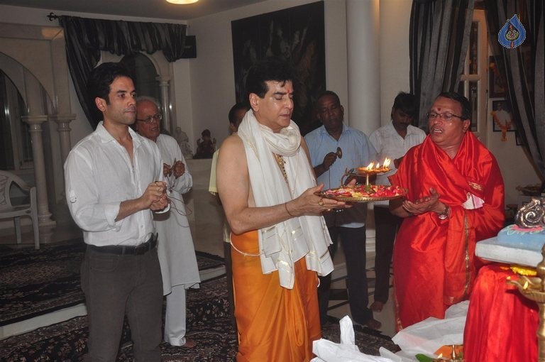 Bollywood Stars Celebrates Ganesh Festival 2015 - 23 / 63 photos