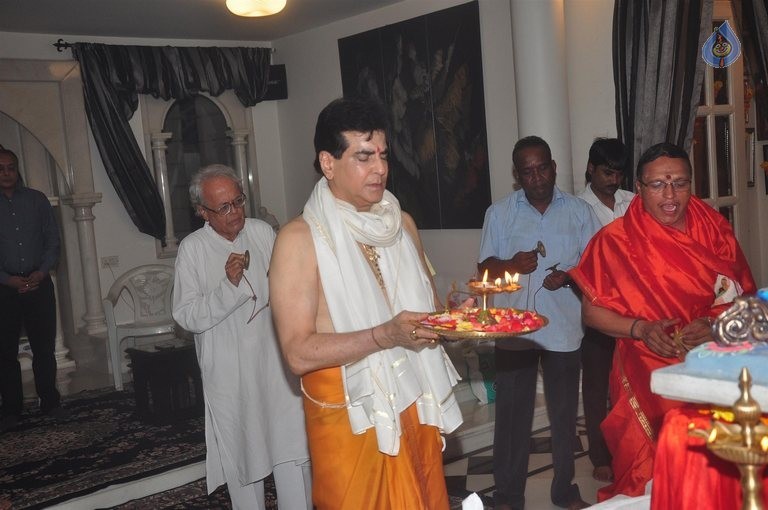 Bollywood Stars Celebrates Ganesh Festival 2015 - 25 / 63 photos