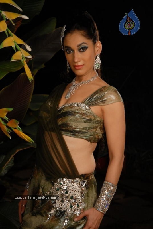 Bollywood Stars walk The Ramp For Archana Kochhar  - 15 / 49 photos